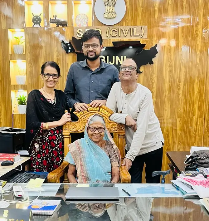 ARJIT MAHAJAN IAS With Parents