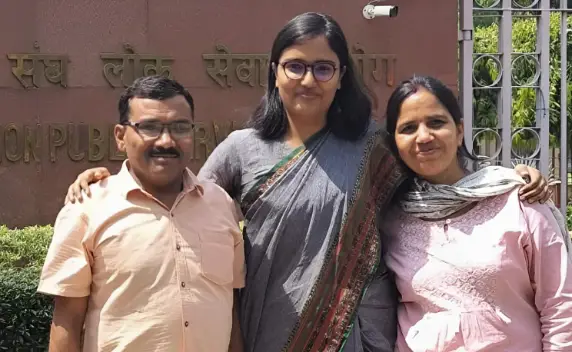 SURABHI SRIVASTAVA IAS With Her Perents