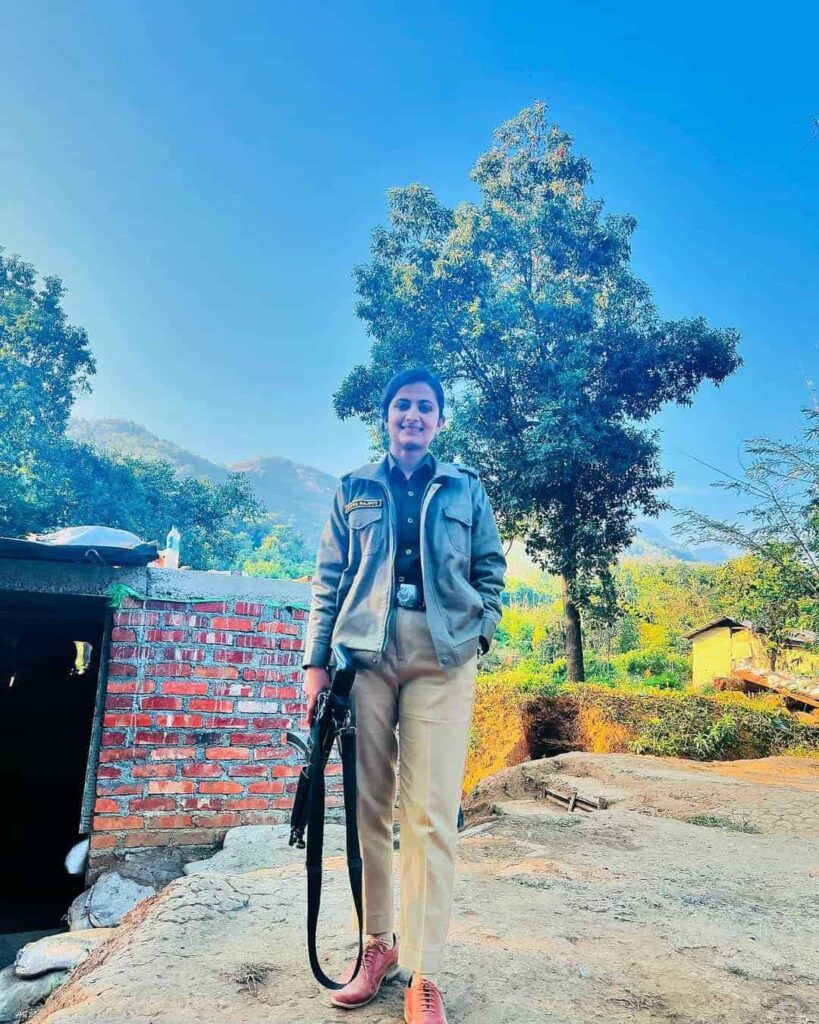 Divya Tanwar IAS Biography