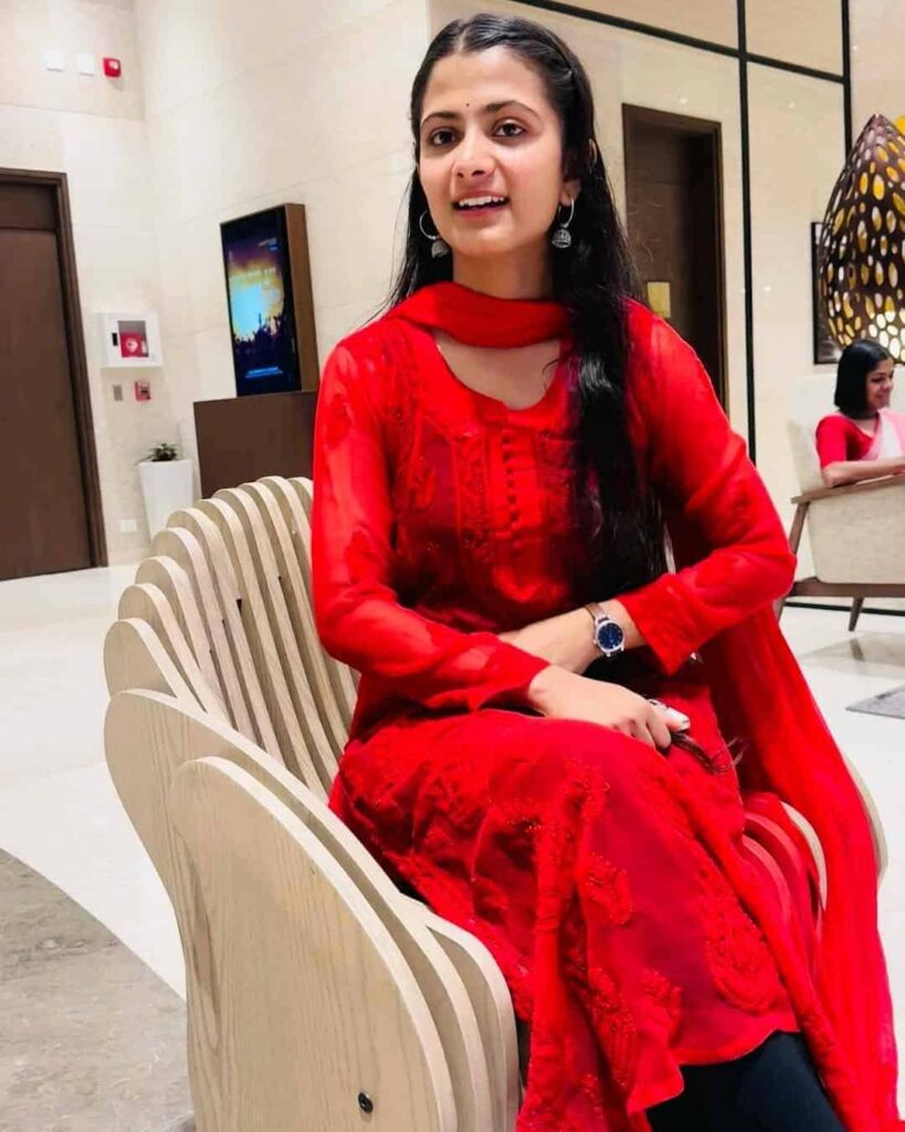 Divya Tanwar IAS Wiki